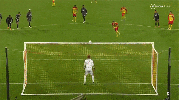 Lens vs Lyon 1-0: Florian Sotoca ghi bàn duy nhất trên chấm penalty, giành gọn 3 điểm, bám đuổi tốp 3 Ligue 1