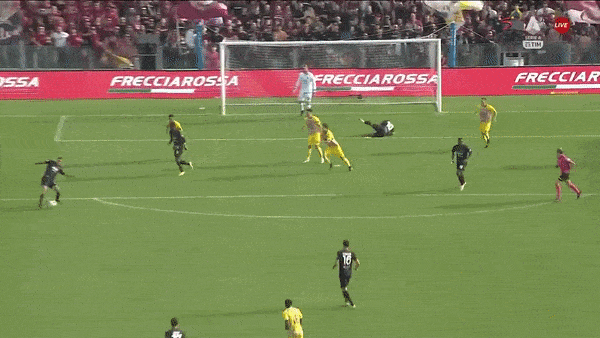 Salernitana vs Spezia 1-0: Pasquale Mazzocchi xuất thần ghi siêu phẩm cầu vồng đẹp mắt