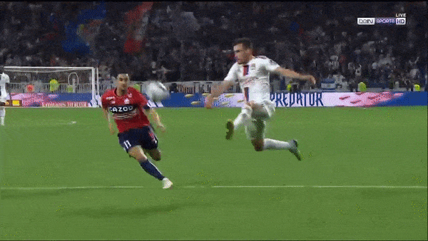 Lyon vs Lille 1-0: Nicolas Alejandro căng ngang tuyệt đẹp, Alexandre Lacazette đệm lòng chính xác giành gọn chiến thắng