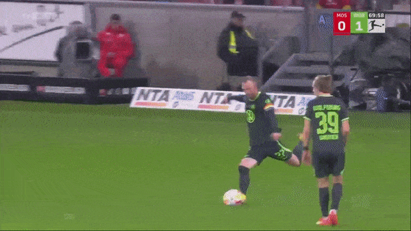 Mainz vs Wolfsburg 0-3: Lần lượt Patrick Wimmer, Maximilian Arnold, Ridle Baku khoe tài ghi bàn, đè bẹp chủ nhà