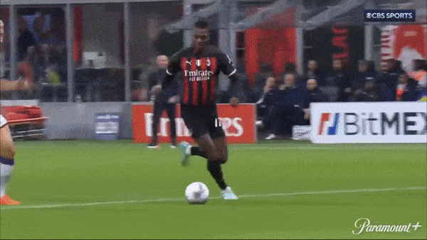 AC Milan vs Fiorentina 2-1: Rafael Leao sớm mở bàn, Antonin Barak gỡ hòa, Nikola Milenkovic cay đắng phản lưới nhà, giúp Milan có 3 điểm