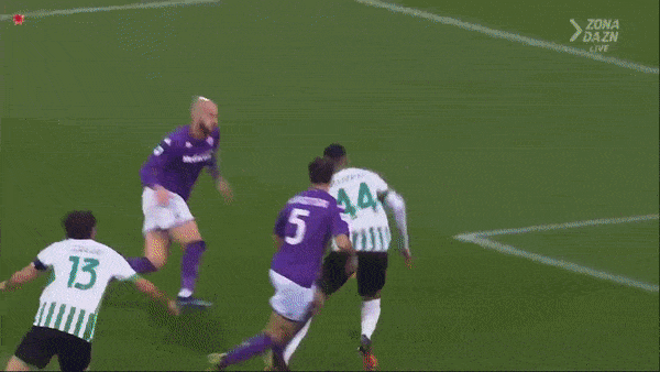Fiorentina vs Sassuolo 2-1: Riccardo Saponara mở bàn, Domenico Berardi gỡ hòa trên chấm penalty, Nicolas Gonzalez chốt hạ chiến thắng
