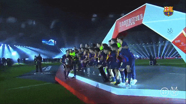 Real Madrid vs Barcelona 1-3: Gavi mở bàn, Lewandowski, Pedri sớm ấn định thế trận, Benzema ghi bàn danh dự, Barca đăng quang Super Cup