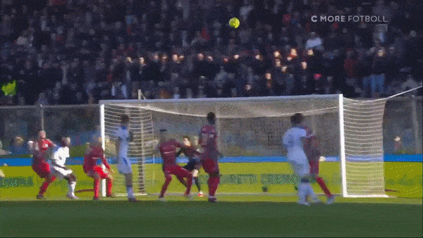 Cremonese vs Lecce 0-2: Morten Hjulmand kiến tạo, Federico Baschirotto đánh đầu mở bàn, Gabriel Strefezza chốt hạ chiến thắng