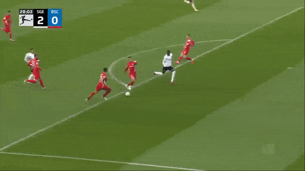 Eintracht Frankfurt vs Hertha Berlin 3-0: Kolo Muani tỏa sáng cú đúp, Aurelio Buta ấn định chiến thắng dễ dàng