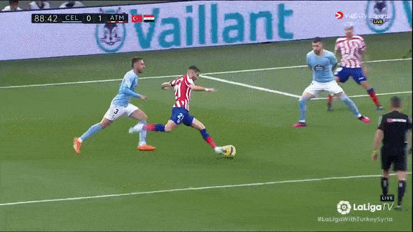Celta Vigo vs Atletico Madrid 0-1: Stefan Savic nhận thẻ đỏ, Memphis Depay sút nối chớp nhoáng, HLV Simeone củng cố tốp 4 La Liga