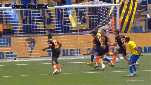 Cadiz vs Valencia 2-1: Gonzalo Escalante, Sergi Guardiola tỏa sáng, Samuel Lino ngược dòng bất thành