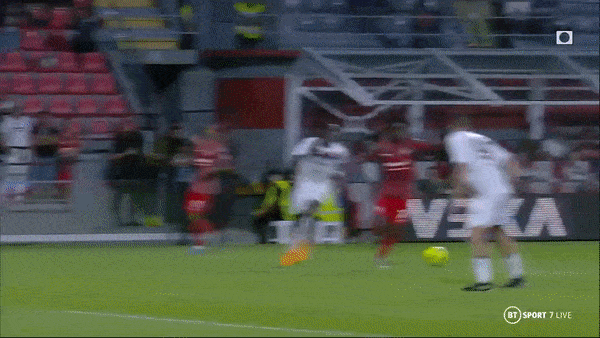 Cremonese vs Salernitana 2-0: Cristian Buonaiuto khai bàn từ chấm penalty, Frank Tsadjout tỉa bóng đẹp mắt