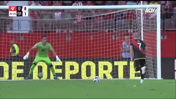 Almeria vs Rayo Vallecano 0-2: Isi Palazon, Randy Nteka lần lượt tỏa sáng trên chấm penalty giành gọn 3 điểm 