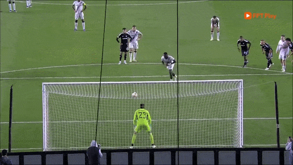 Qarabag vs Leverkusen 0-1: VAR tặng quà, Victor Boniface chớp thời cơ trên chấm penalty phút bù giờ