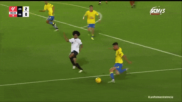 Las Palmas vs Valencia 2-0: Lần lượt Alex Suarez, Marc Cardona thăng hoa phút cuối, 3 điểm xứng đáng 