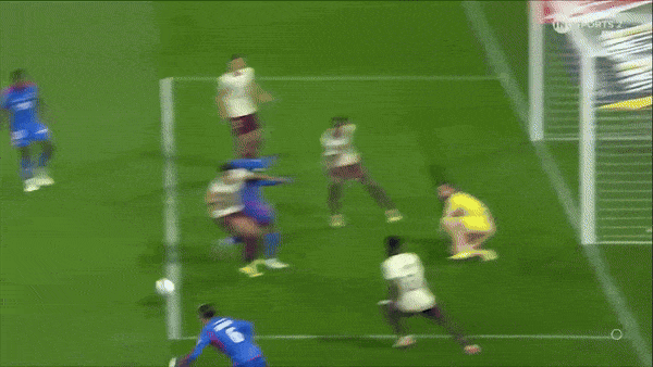 Metz vs Lyon 1-2: Mikautadze bất ngờ mở bàn nhưng Lacazette kịp gỡ hòa phút bù giờ hiệp 1, Benrahma chốt hạ chiến thắng