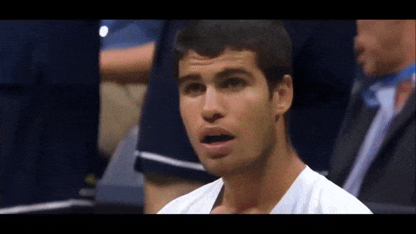 Khoảnh khắc tay vợt Carlos Alcaraz nổi giận 