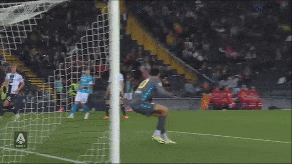 Udinese vs Napoli 1-1: Victor Osimhen đánh đầu mở bàn, VAR ngăn Osimhen ghi cú đúp, Isaac Success kịp chia điểm phút bù giờ