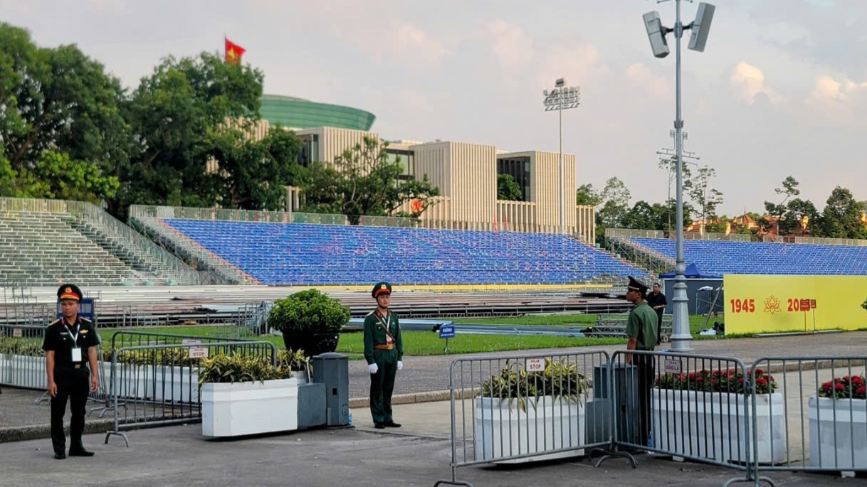 Gấp rút chỉnh trang, hoàn thiện khán đài tại Quảng trường Ba Đình cho đại lễ A80