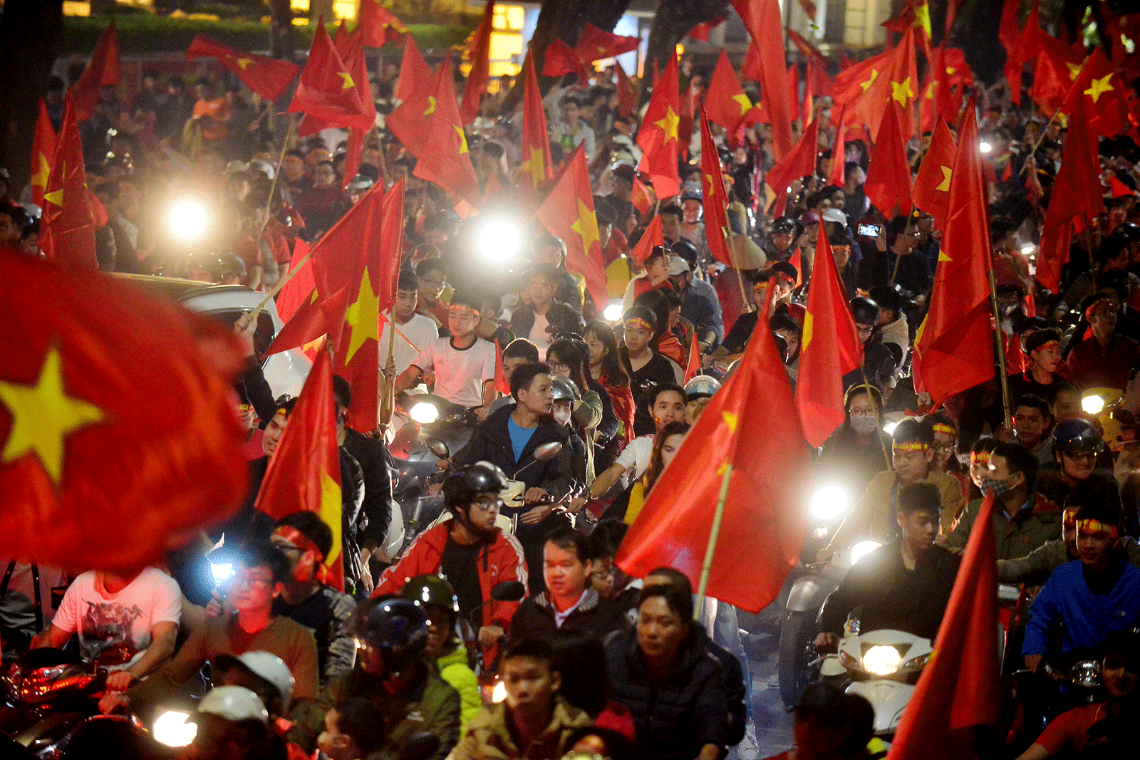 Cả nước vỡ òa trước kỳ tích của U23 Việt Nam ảnh 27