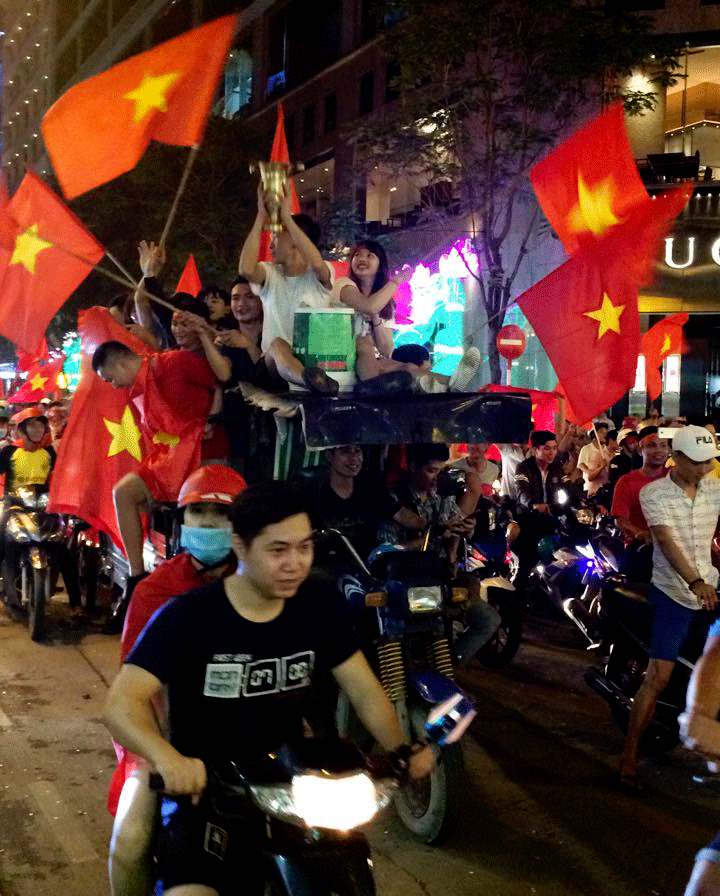 Cả nước vỡ òa trước kỳ tích của U23 Việt Nam ảnh 11