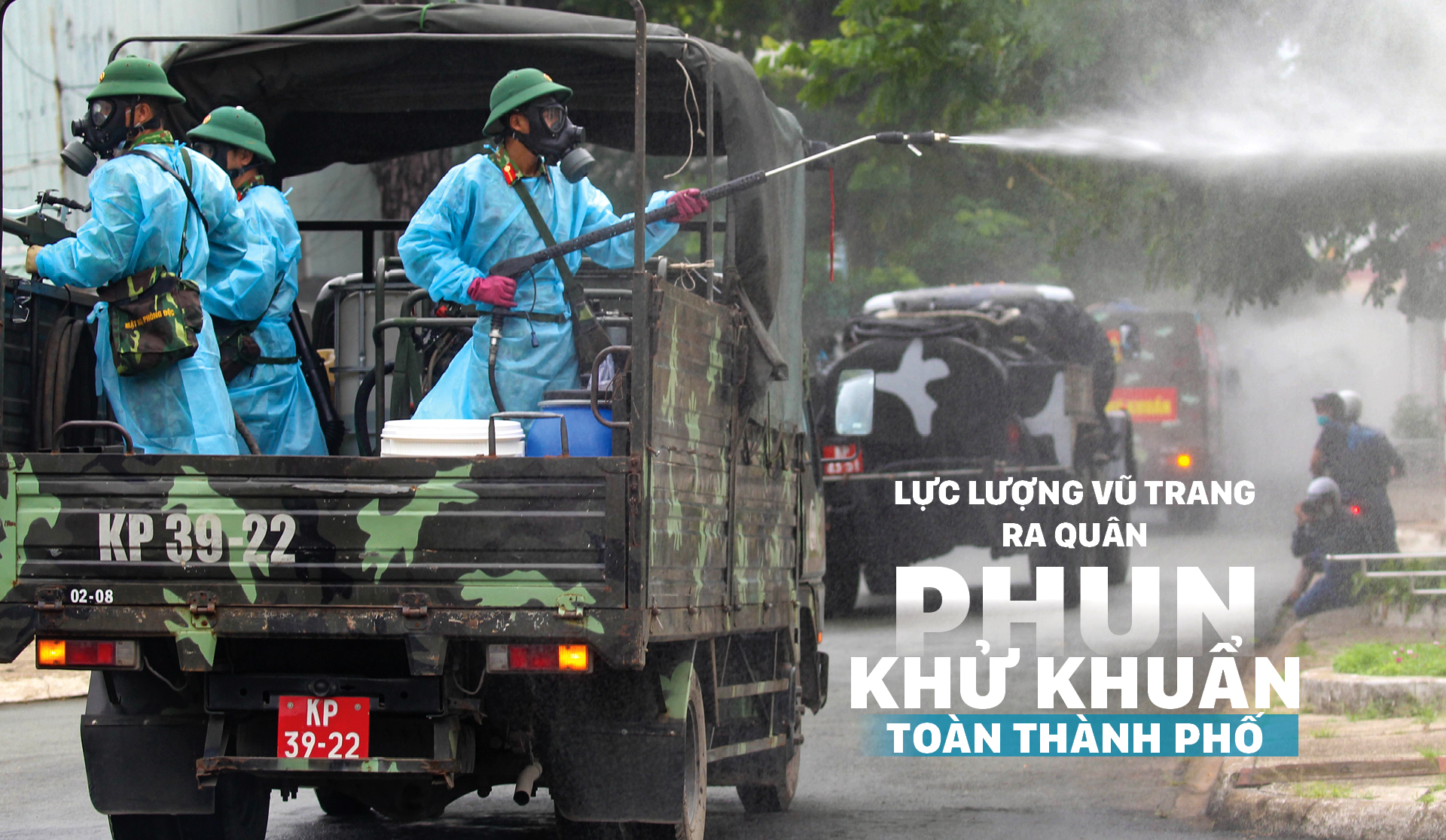 Lực lượng vũ trang ra quân phun khử khuẩn toàn thành phố 