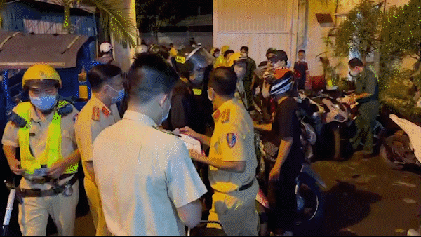“Đi bão” sau trận chung kết bóng đá, 115 phương tiện bị tạm giữ