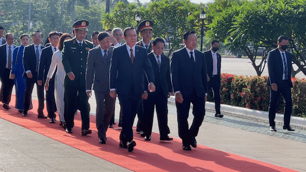 HCMC Party Chief commemorates unknown martyrs in Laos