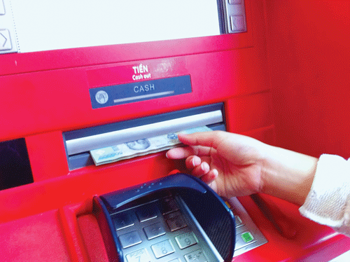 Có đến 70% DN kinh doanh không có lãi nếu đề xuất về mức tăng lương tối thiểu được thông qua. Có đến 70% DN kinh doanh không có lãi nếu đề xuất về mức tăng lương tối thiểu được thông qua.