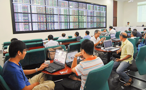 NĐT đang kỳ vọng các đợt IPO và những doanh nghiệp chuẩn bị lên sàn để tính toán tham gia thị trường. Ảnh: LONG THANH