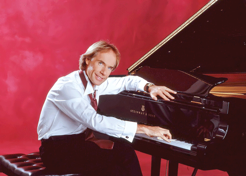 Nghệ sĩ piano Richard Clayderman. Nghệ sĩ piano Richard Clayderman.