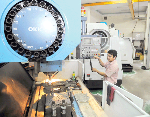 Trong cải cách DNNN khuyến khích sự hợp tác giữa DN tư nhân - nhà nước. (Trong ảnh: sản xuất cơ khí tại Công ty TNHH Lập Phúc). Ảnh: CAO THĂNG