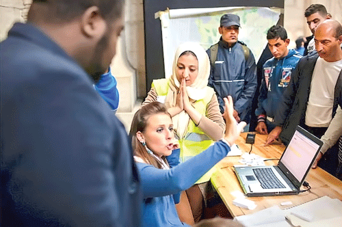 Mỗi năm có khoảng 150.000 người nhập cư và tỵ nạn đổ bộ vào các bờ biển Italia.