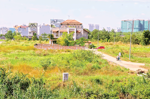 Người dân tiếp cận thông tin quy hoạch vẫn rất khó khăn. Ảnh: CAO THĂNG