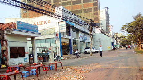 Một phần khu đất 181 Điện Biên Phủ, quận Bình Thạnh đang được Công ty Lidico cho thuê làm showroom ô tô.