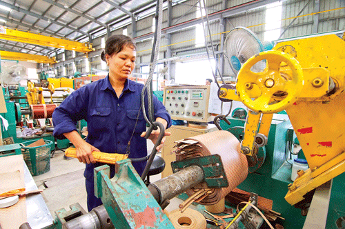 Sức ép cạnh tranh khi trình độ khoa học và tay nghề lao động của các DNNVV còn quá chênh lệch so với các nước trong ASEAN.