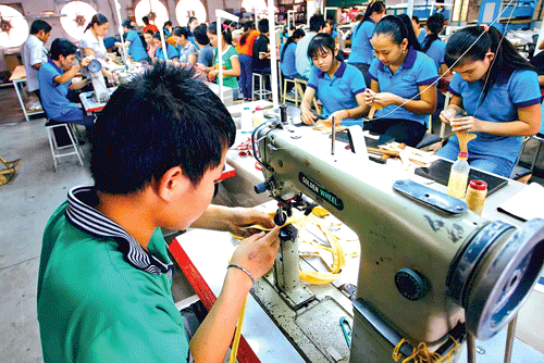 Việc thành lập AEC là một cột mốc quan trọng trong hội nhập kinh tế khu vực. Việc thành lập AEC là một cột mốc quan trọng trong hội nhập kinh tế khu vực.