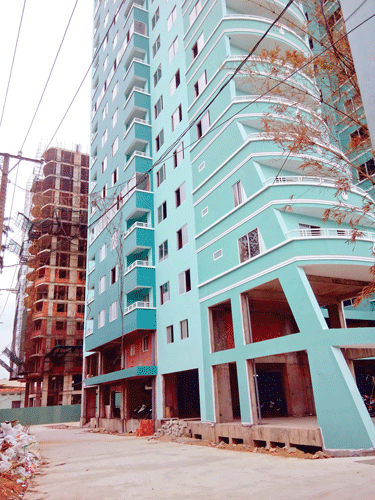 Cao ốc Green Building thi công 7 năm vẫn chưa xong do thiếu vốn. Cao ốc Green Building thi công 7 năm vẫn chưa xong do thiếu vốn.