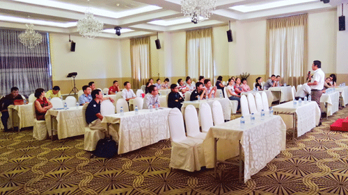 Đất Xanh Đông Á họp với khách hàng để tìm cách giải quyết vấn đề trong lúc chủ đầu tư né tránh.