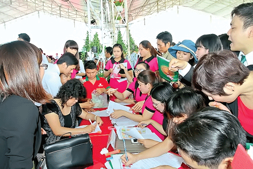 Nhiều chủ đầu tư tranh thủ mở bán dự án trước ngày 1-7-2015.