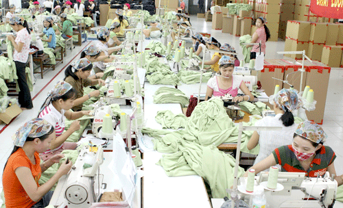 Dệt may có kim ngạch xuất khẩu cao nhưng nhập khẩu nguyên phụ liệu lớn.