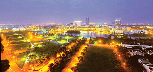 Biển Mỹ Khê, một trong những bãi biển được bình chọn đẹp nhất hành tinh. Ảnh: H.Minh