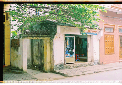 Ngôi nhà 247 phố Hàng Nâu, nơi Tú Xương sinh ra và lớn lên. Ngôi nhà 247 phố Hàng Nâu, nơi Tú Xương sinh ra và lớn lên.