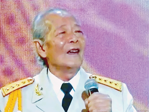 Vợ chồng nhạc sĩ người Anh Ewan Maccoll. Bản nhạc “Bài ca Hồ Chí Minh”. Cố NSƯT Quang Hưng - người biểu diễn thành công nhất ca khúc “Bài ca Hồ Chí Minh”. Vợ chồng nhạc sĩ người Anh Ewan Maccoll. Bản nhạc “Bài ca Hồ Chí Minh”. Cố NSƯT Quang Hưng - người biểu diễn thành công nhất ca khúc “Bài ca Hồ Chí Minh”.