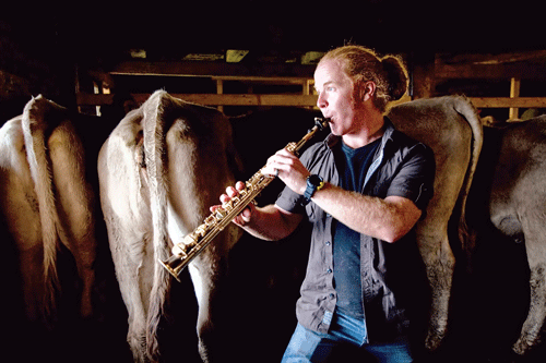 Cảnh trong phim "Giai điệu quê hương".