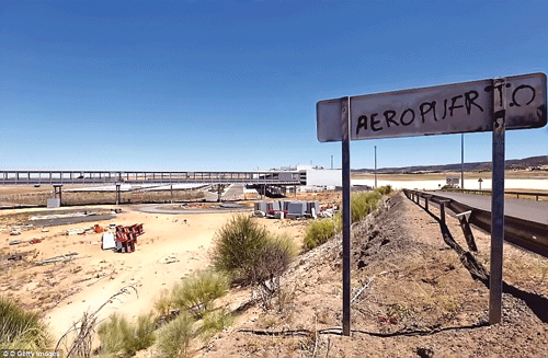 Cảnh hoang tàn ở sân bay Ciudad hiện nay.