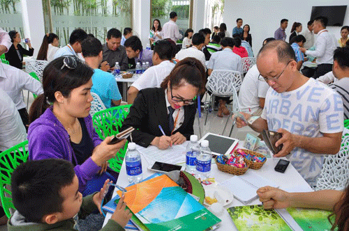 Các doanh nghiệp BĐS hoạt động ngày càng chuyên nghiệp. Ảnh: MINH TUẤN