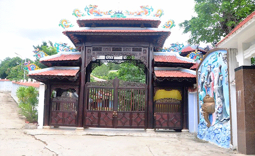 Khu biệt phủ xây dựng trái phép ở chân núi Hải Vân. Ảnh: Đ.Nguyên.