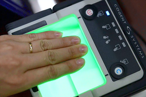 Hệ thống lấy dấu vân tay mới để làm chứng minh nhân dân 12 số.