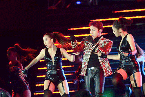 Liveshow Sơn Tùng đêm 5-12. Ảnh tư liệu. Liveshow Sơn Tùng đêm 5-12. Ảnh tư liệu.