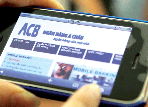 Chọn sản phẩm tiền gửi online là quyết định phù hợp với mọi khách hàng. Ảnh: LÃ ANH