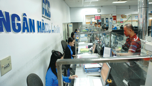 Cùng với mức lãi suất mang lại khả năng sinh lợi tốt nhất, khách hàng gửi tiết kiệm tại ACB sẽ đón nhận niềm vui trở thành người may mắn. Ảnh: LÃ ANH