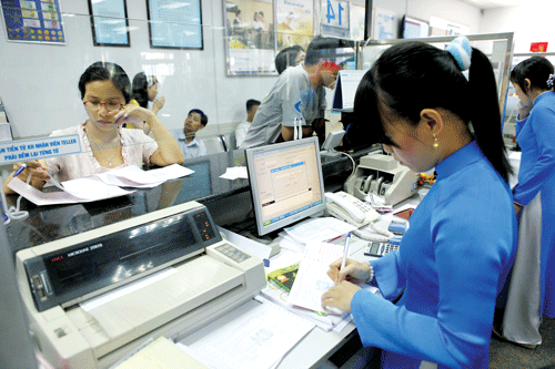 ACB thực hiện dịch vụ thu hộ tiền mặt cho doanh nghiệp. Ảnh LÃ ANH