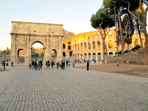 Đấu trường La Mã Coloseum tráng lệ và bí ẩn (Roma) - một trong 7 kỳ quan thế giới vẫn còn tồn tại, luôn thu hút sự quan tâm của du khách khi đến châu Âu. Đấu trường La Mã Coloseum tráng lệ và bí ẩn (Roma) - một trong 7 kỳ quan thế giới vẫn còn tồn tại, luôn thu hút sự quan tâm của du khách khi đến châu Âu.
